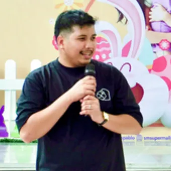 Christian Santos headshot photo